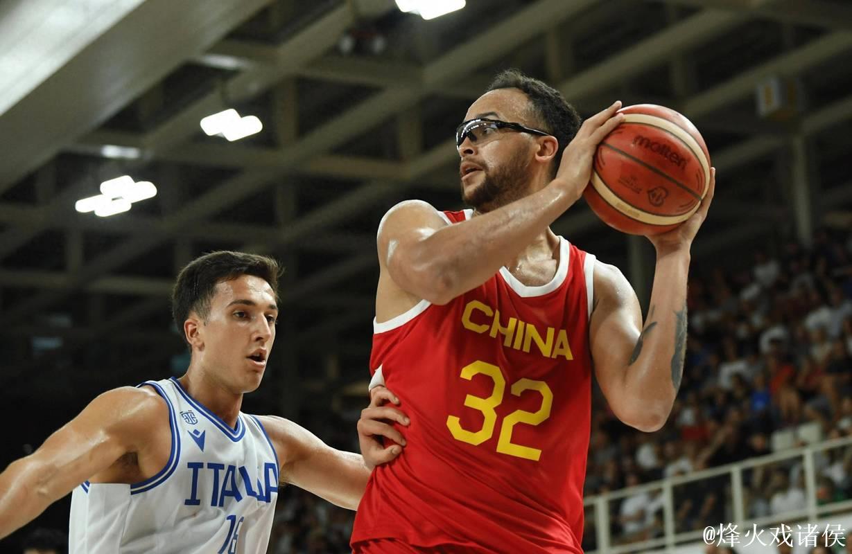 李凯尔投篮4中0得到0分1篮板2助攻，正负值全场最低-20